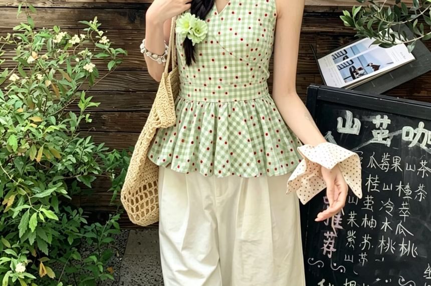 Halter V-Neck Dotted Bubble Hem Tank Top