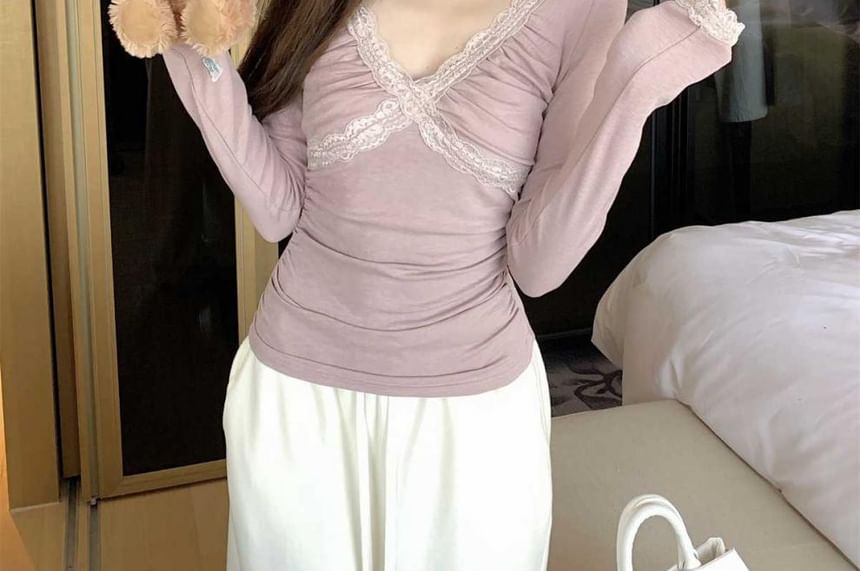 Long-Sleeve V-Neck Lace Trim Ruched Slim Fit T-Shirt