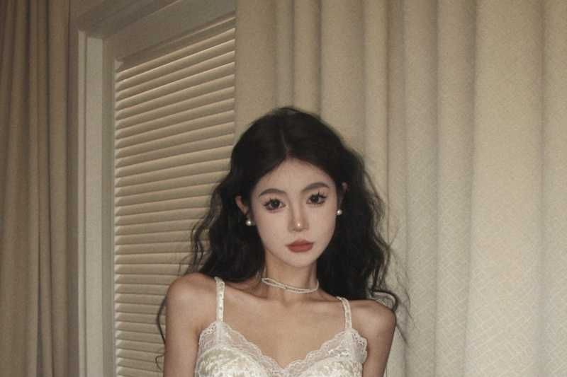V-Neck Lace Trim Velvet Crop Camisole Top