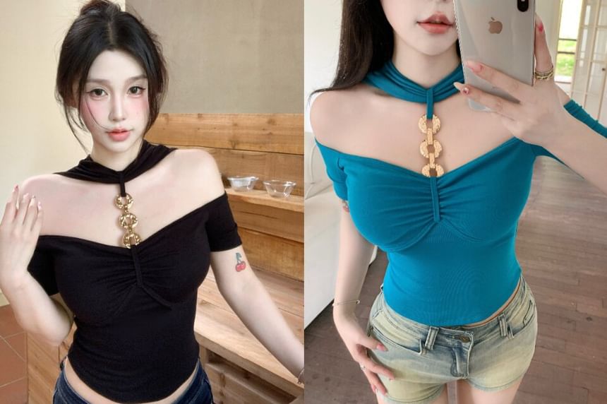 Short-Sleeve Halter Neck Chained Crop Top Off-Shoulder