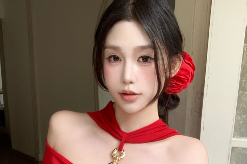 Short-Sleeve Halter Neck Chained Crop Top Off-Shoulder