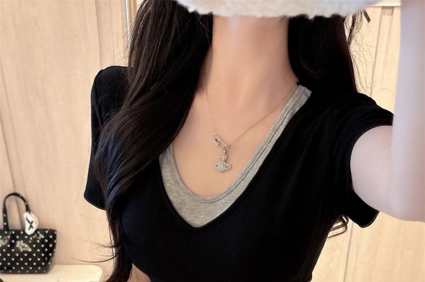 Short-Sleeve V-Neck Two Tone Padded Crop T-Shirt