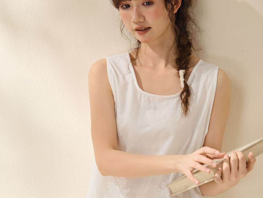 Lace Trim Tank Top with Mid Rise Shorts