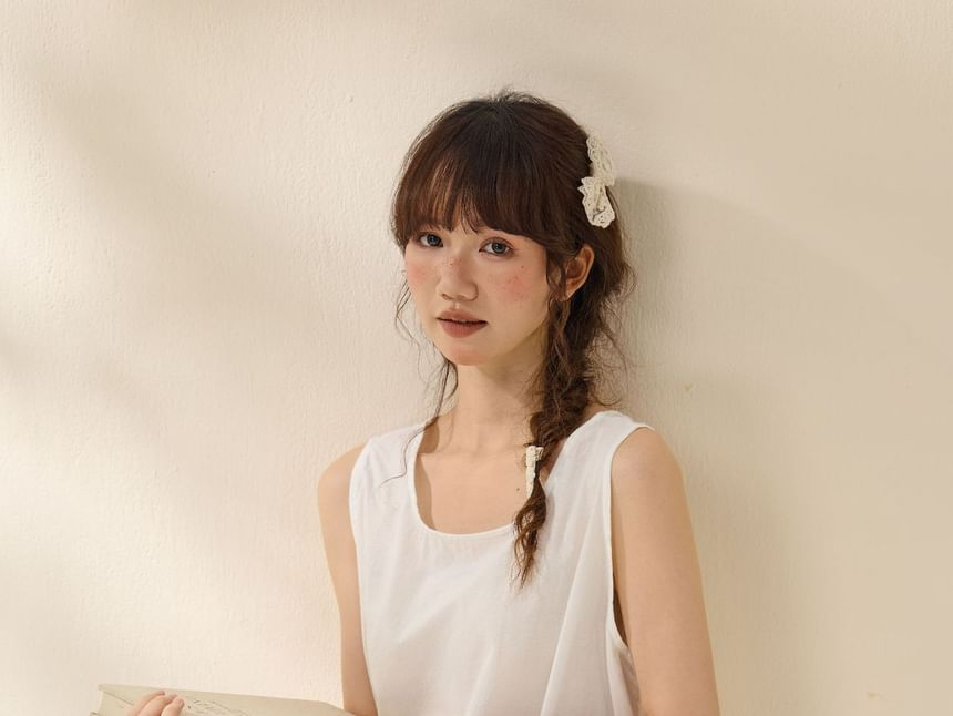 Lace Trim Tank Top with Mid Rise Shorts