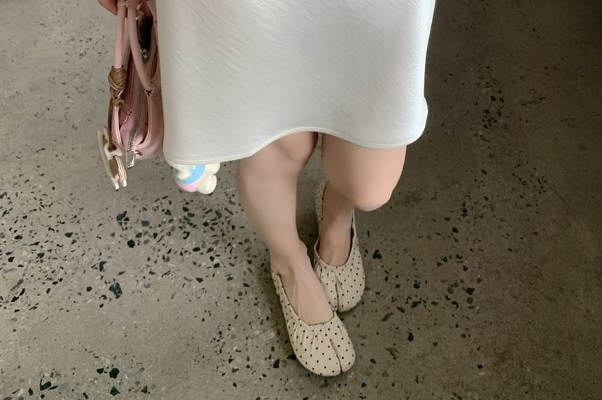 Short Sleeve V-Neck Plain Slim-Fit T-Shirt / High Waist Satin Mini Skirt