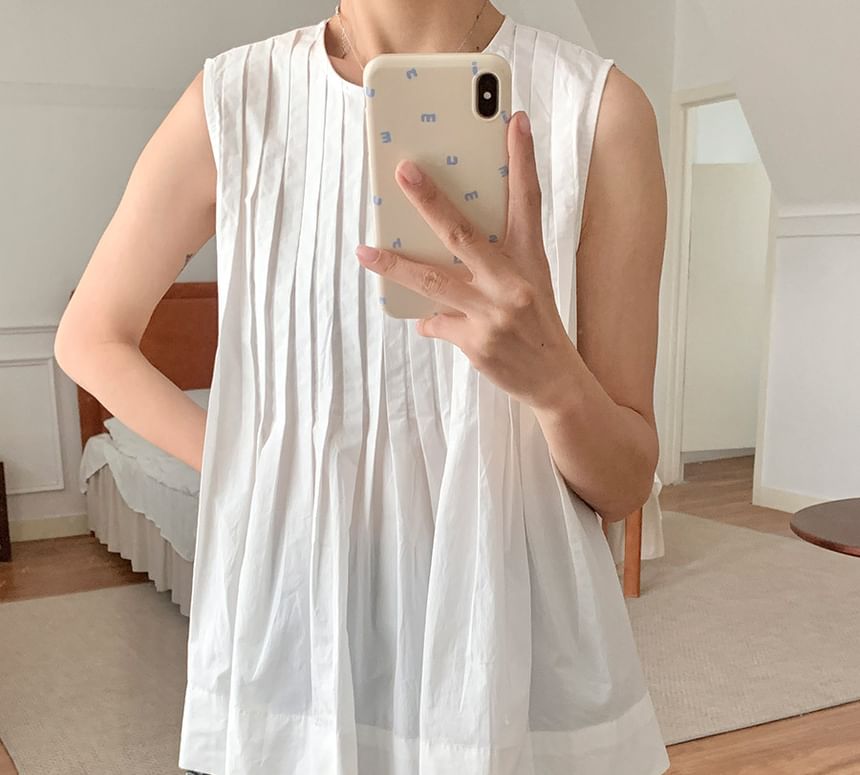 Sleeveless Crewneck Pleated Plain Flowy Blouse