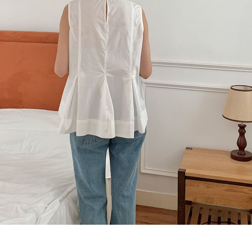 Sleeveless Crewneck Pleated Plain Flowy Blouse
