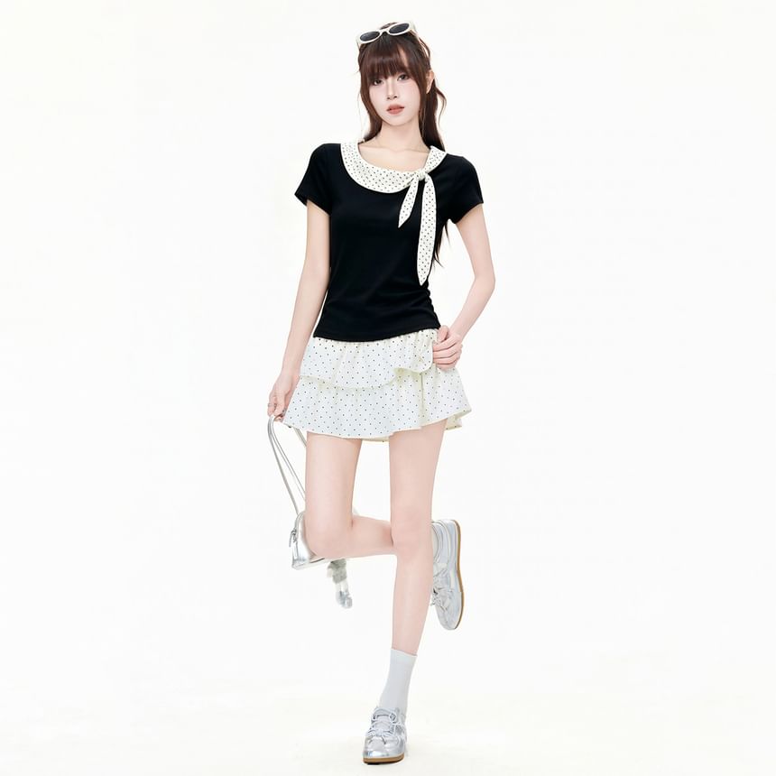 Polka Dot Knotted Fitted Tee with Short Sleeves