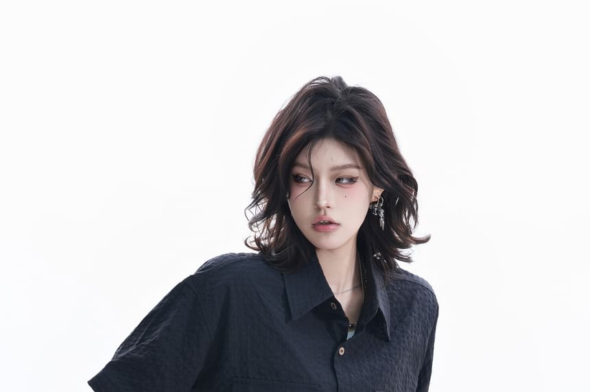 Collared Textured Button-Up Short-Sleeve Shirt