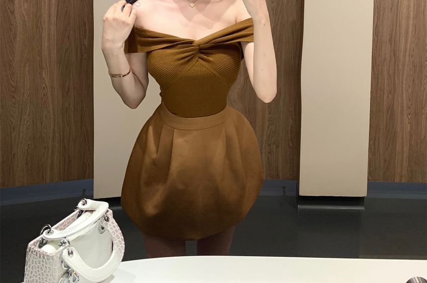 Sleeveless Off Shoulder Plain Ruched Ribbed Knit Top / High Waist Plain Pleated Mini A-Line Skirt