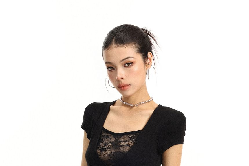 Mock Two-Piece Short-Sleeve V-Neck Lace Panel Ruched Slim Fit T-Shirt