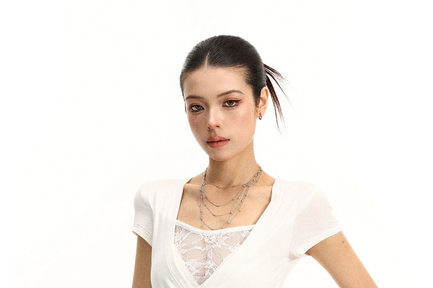 Mock Two-Piece Short-Sleeve V-Neck Lace Panel Ruched Slim Fit T-Shirt
