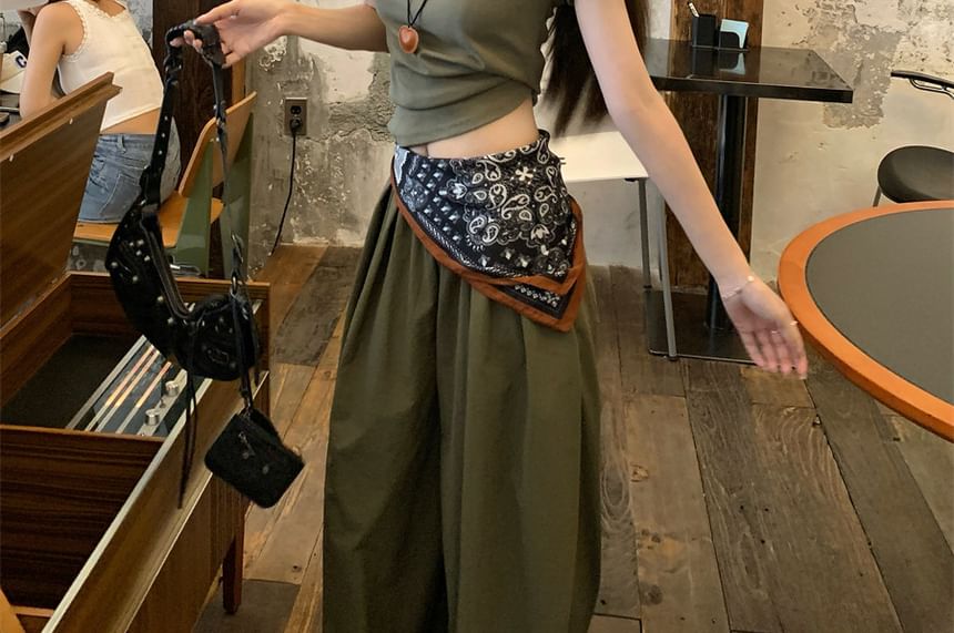 Short-Sleeve Crew Neck Plain Crop T-Shirt / Mid Rise Plain Wide Leg Pants with Scarf