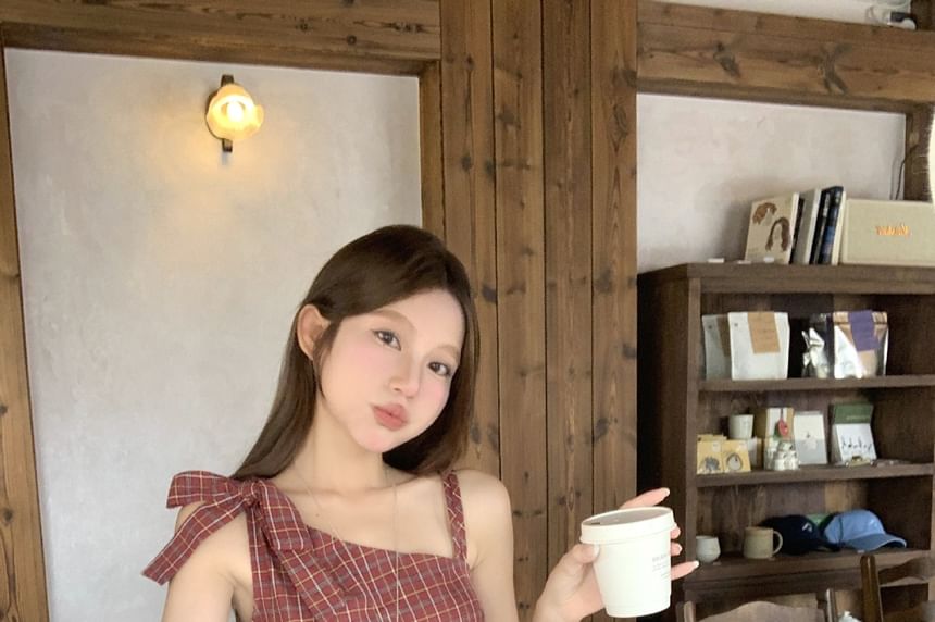 Set: Sleeveless Plaid Bow Peplum Blouse + Faux Leather Belt