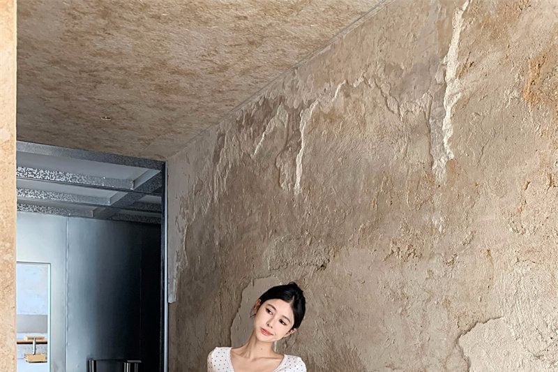 Short Sleeve V-Neck Panel Lace T-Shirt