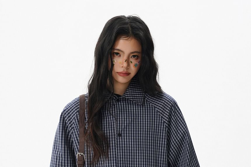 Short-Sleeve Collared Plaid Oversized Shirt