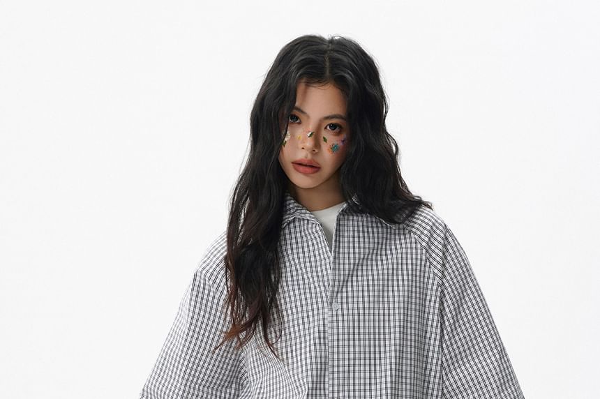 Short-Sleeve Collared Plaid Oversized Shirt