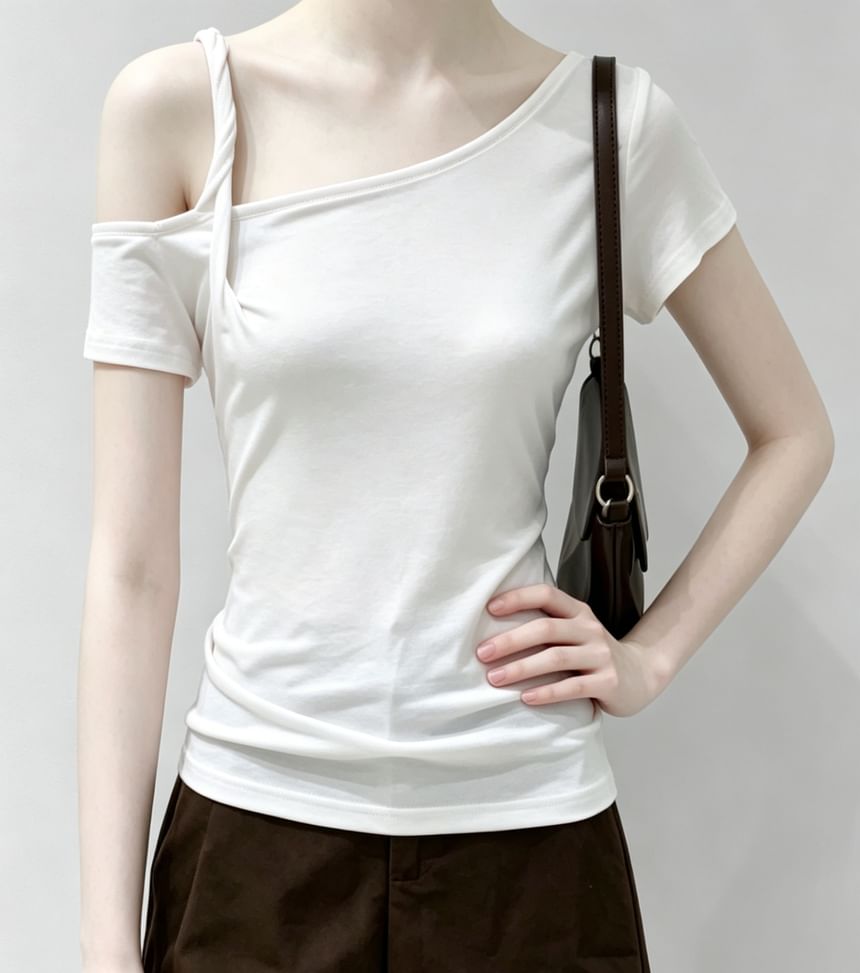 Cold Shoulder Twisted Strap Plain Slim-Fit T-Shirt