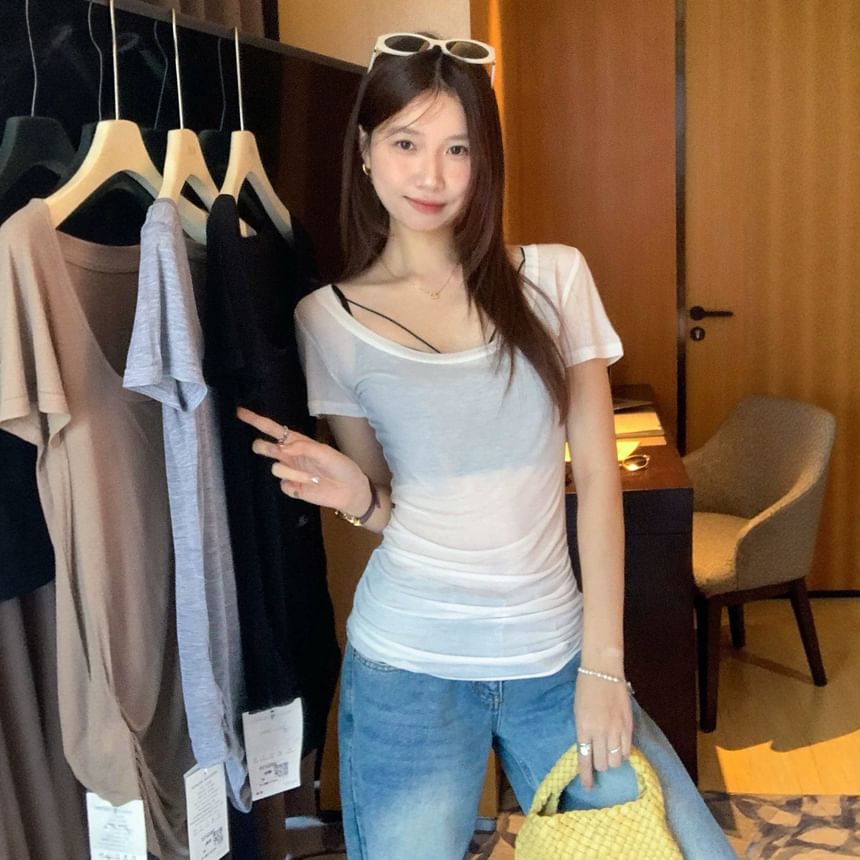 Ruched Scoop Neck Short Sleeve Tee