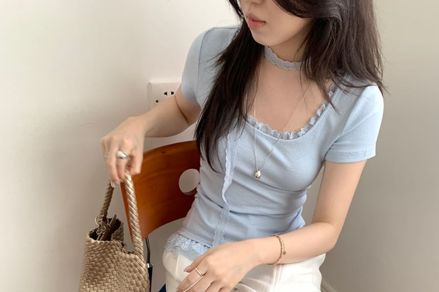 Set: Short-Sleeve Scoop Neck Lace Ruched Tee + Scarf