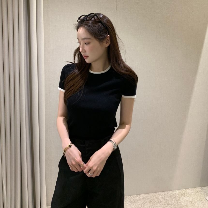Short Sleeve Round Neck Contrast Trim Slim Fit Top