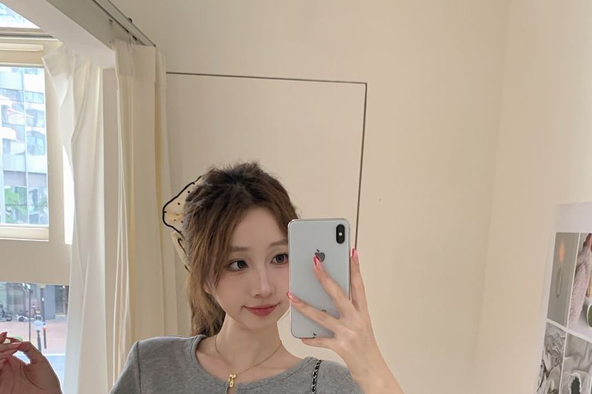 Short Sleeve Crew Neck Bow Ruffle Trim Tee