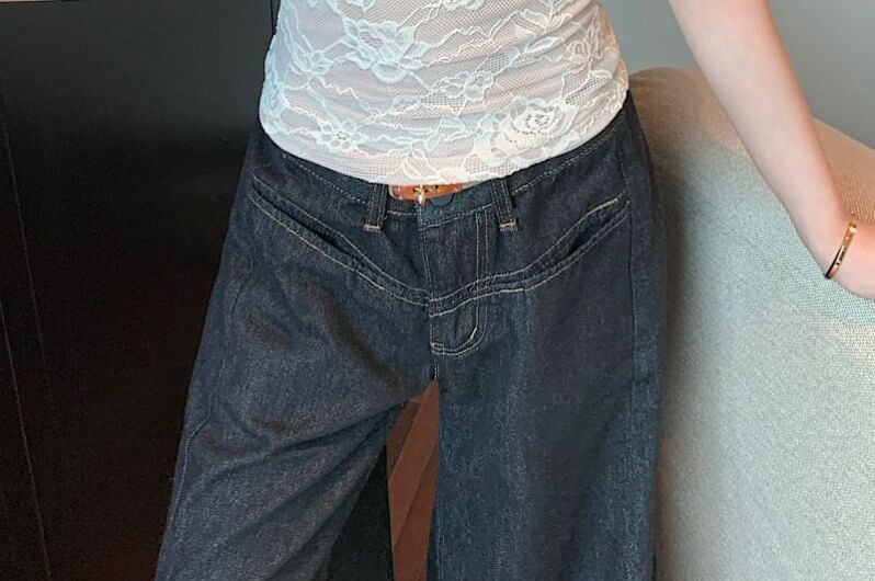 Lace V-Neck Crop Top with Short Sleeves