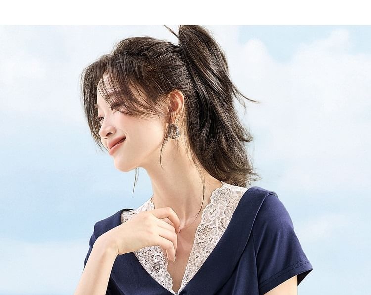 Knotted Panel Lace V-Neck Short Sleeve Top