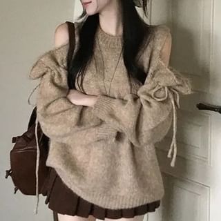 Cold-Shoulder Crewneck Knit Pullover with Minimalist Design