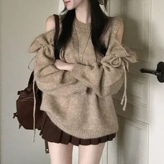 Cold-Shoulder Crewneck Knit Pullover with Minimalist Design