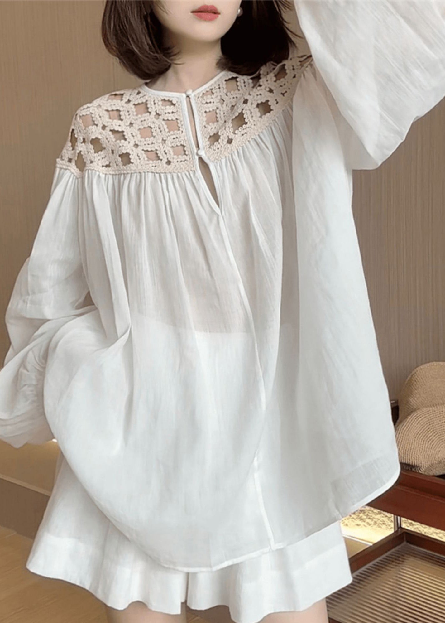 Stylish Shirts O-Neck Hollow White Cotto Out Silk Wrinkled Fall