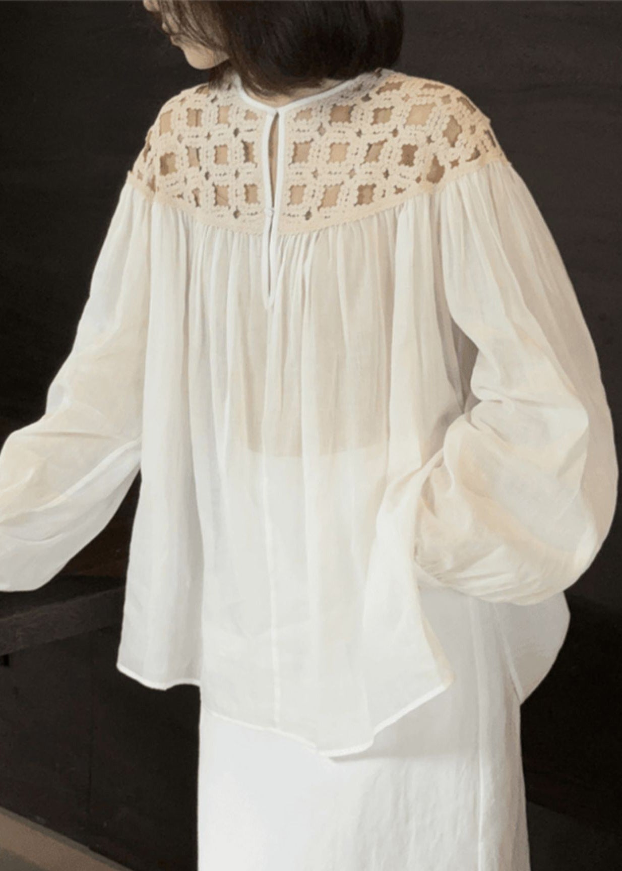 Stylish Shirts O-Neck Hollow White Cotto Out Silk Wrinkled Fall