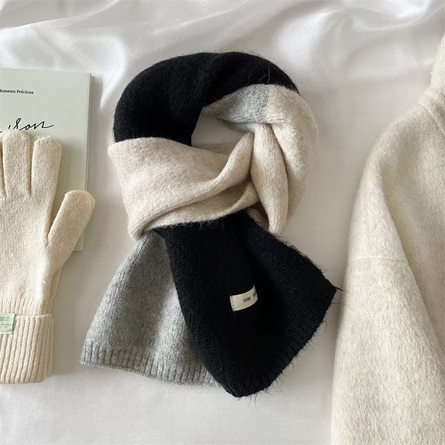 Applique Lettering Block Knit Scarf Color