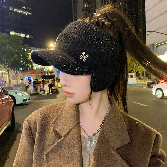 Faux Lettering Hat Knit Visor Shearling Panel