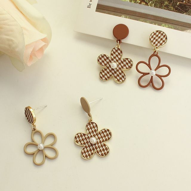 Dangle Houndstooth Asymmetrical Alloy Floral Earring
