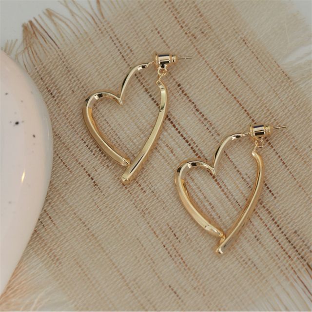 Alloy Earring Through Heart