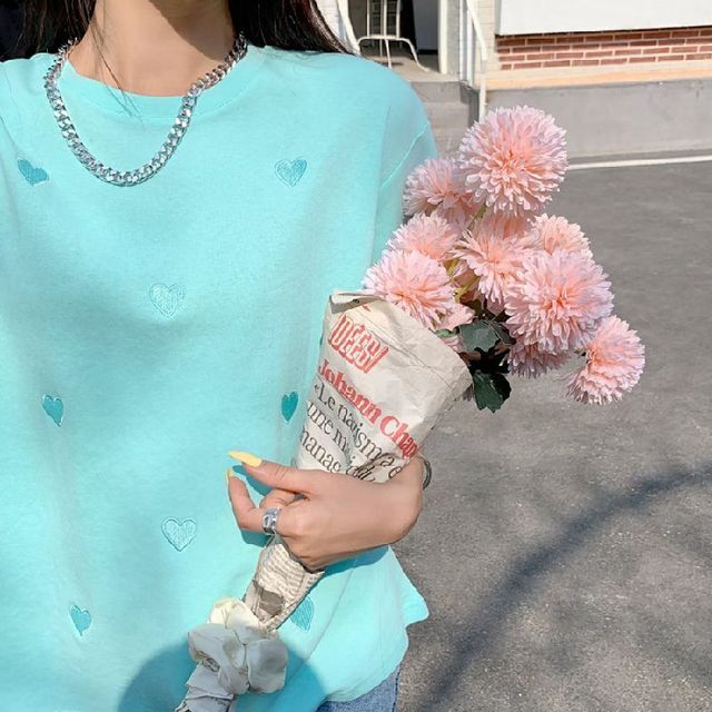 Heart Neck Short-Sleeve Tee Round Embroidered