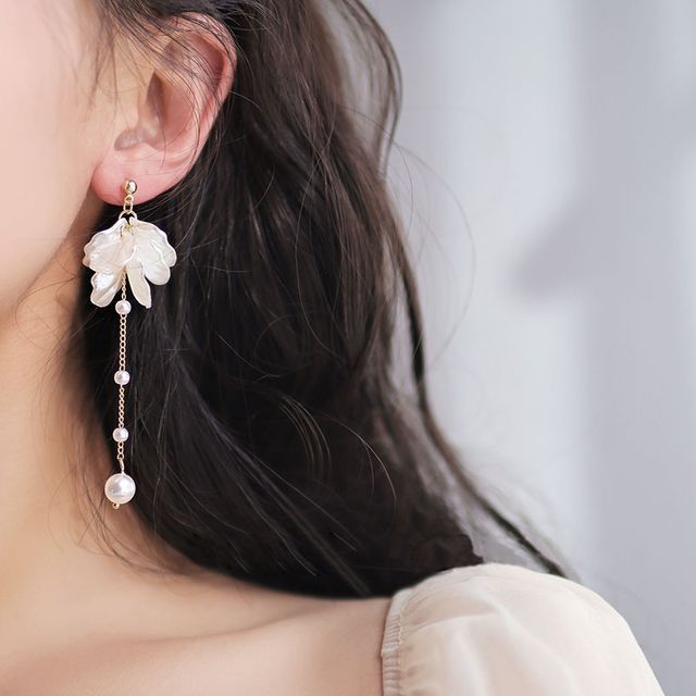On Earring Petal Drop Faux / Pearl Clip