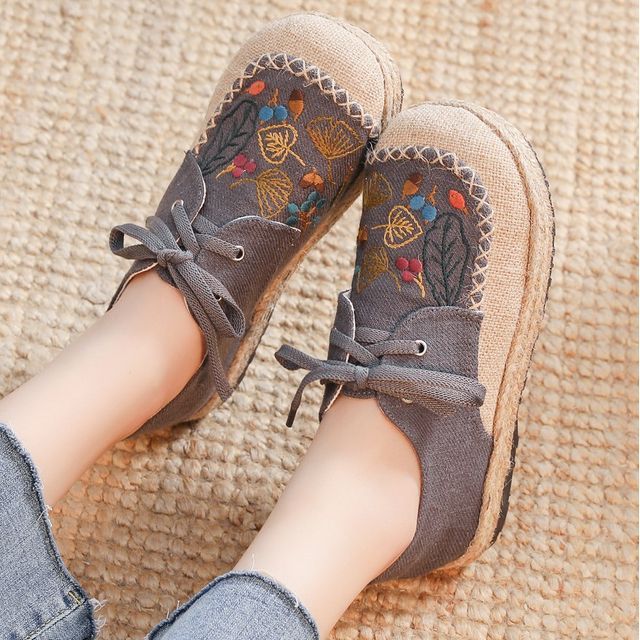 Slip-Ons Embroidered Leaf Lace-Up