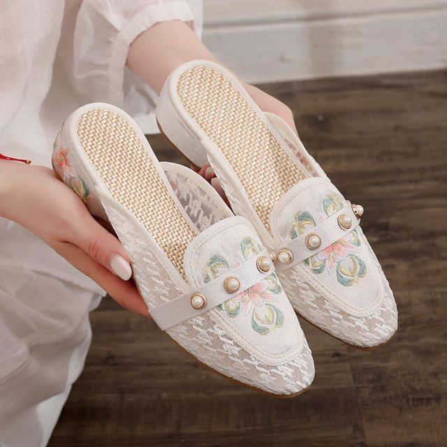 Mules Flower Embroidered Pointed Heel Chunky