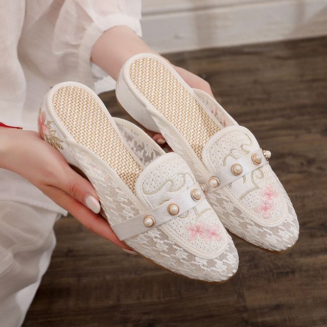 Mules Flower Embroidered Pointed Heel Chunky