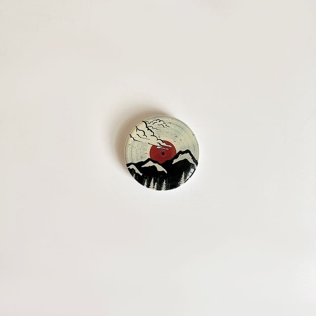 Retro Cartoon Print Phone Stand