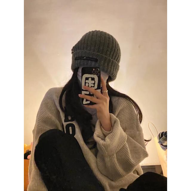 Lettering Beanie Applique Knit