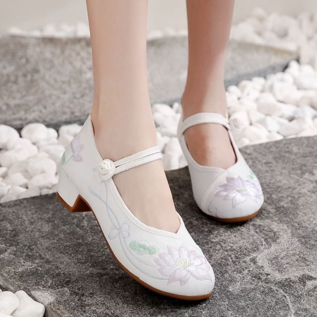 Block Heel Flower Embroidered Mary Jane Pumps