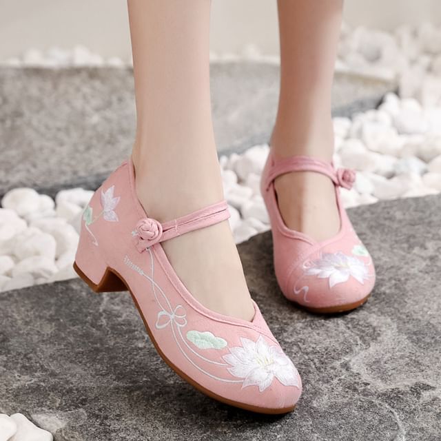 Block Heel Flower Embroidered Mary Jane Pumps