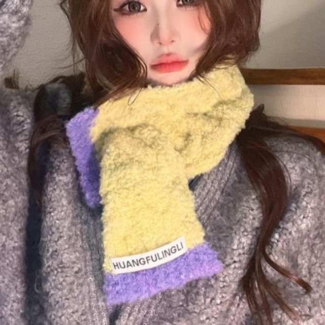 Trim Applique Label Scarf Contrast