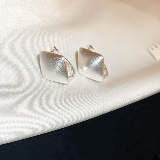 Tone Earring (Various Silver Designs)