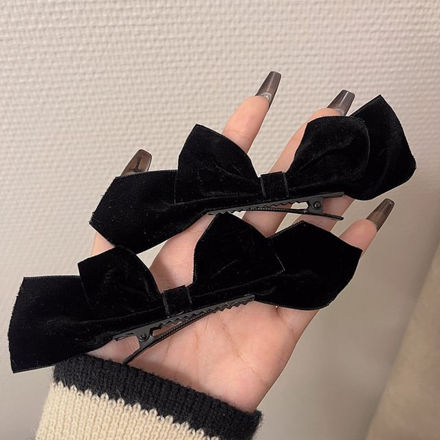 Clip of Velvet Set Bow 2: Hair