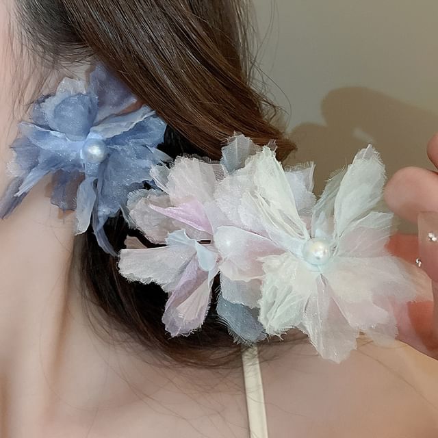 Floral Faux Mesh Stud Pearl Ear