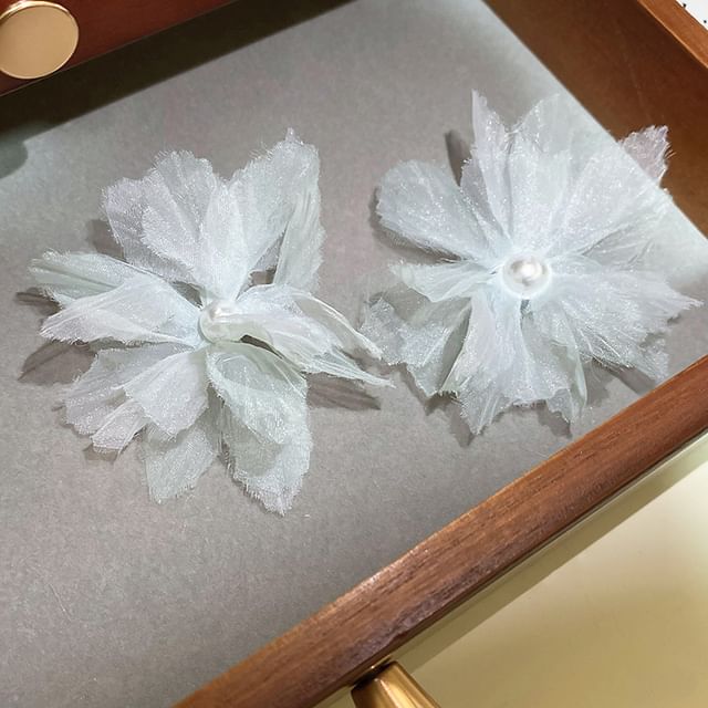 Floral Faux Mesh Stud Pearl Ear